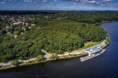 690 Angell St, Providence RI 02906-5309 exterior