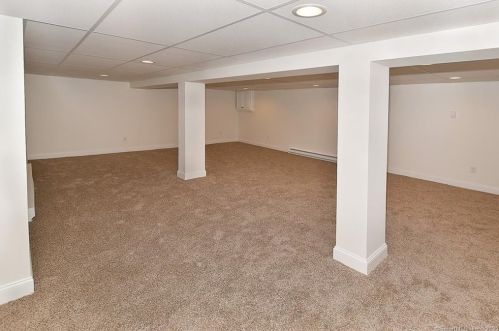 18 Westerly Dr, Enfield CT 06082-4031 exterior