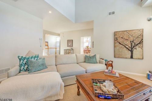 404 Turlington Ct, Livingston NJ  07039-8266 exterior