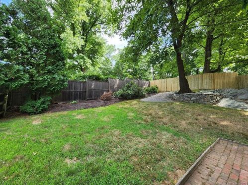 7 Dowling Dr, Ridgefield CT  06877-2536 exterior