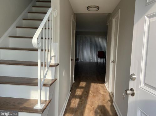 5511 Burnside Dr, Rockville, MD 20853-2458