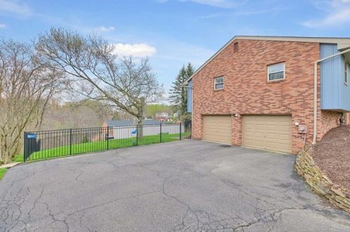 708 Brookshire Dr, Pittsburgh PA 15237-4104 exterior