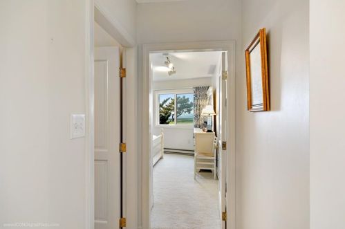 4 Capella, Middletown RI 02840-1587 exterior