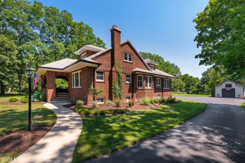 233 Woodstock St, Bull Valley, IL 60014-4248