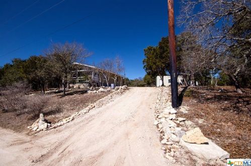 864 Hillside Dr, Spring Branch TX 78070-3808 exterior