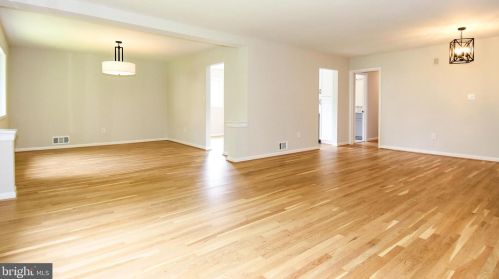 2879 Glenora Ln, Rockville MD 20850-3055 exterior