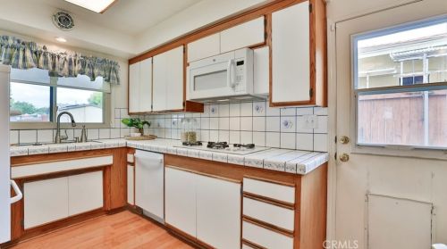 1100 Lincoln Ave, Fullerton CA 92831-4506 exterior