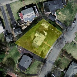 21 Pilgrim Rd, Newton MA 02468-2124 aerial view