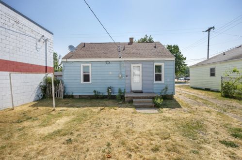 2939 Fairfield St, Meskegon MI  49441-4005 exterior