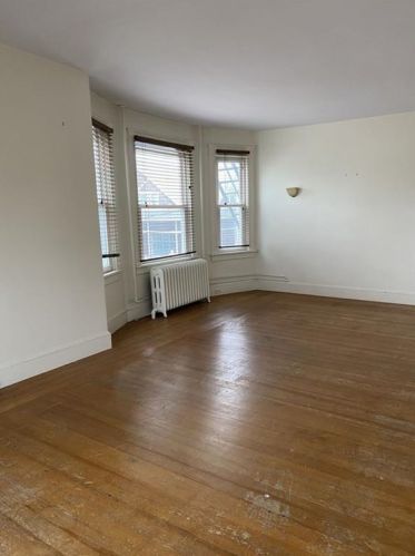 56 Middleton Ave, Middletown RI 02840-3657 exterior