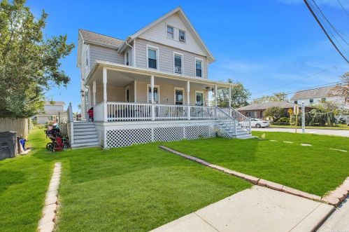 222 Cedar Ln, Babylon NY  11702-4417 exterior