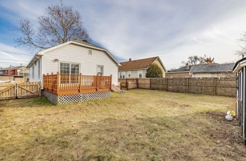 32 Monrovia St, Springfield MA 01104-3113 exterior