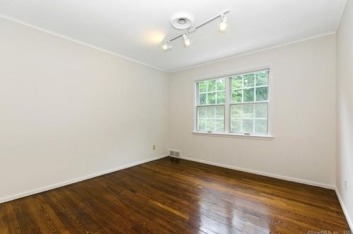 43 Heather Ln, Wilton CT 06897-4129 exterior