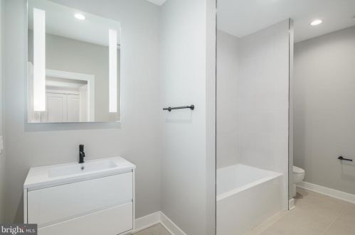 429 Lemonte St, Philadelphia PA 19128-4534 exterior