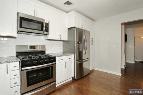 7 Lawrence Ave, Dumont NJ  07628-2708 exterior