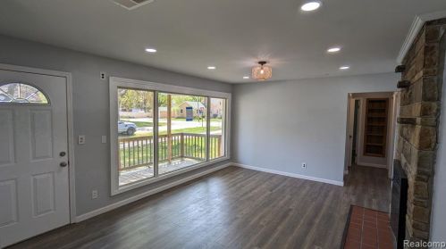 32360 Donnelly St, Garden City MI  48135-3207 exterior