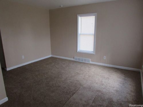 24360 Hopkins St, Dearborn Heights, MI 48125-1928