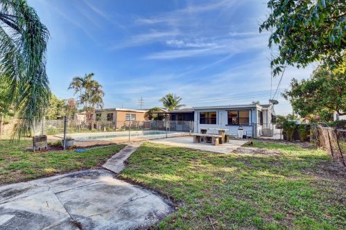 113 Atlantic Dr, Boynton Beach FL 33435-1612 exterior