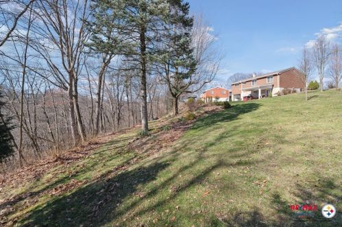 283 Longleaf Dr, Moon Twp PA  15108-3135 exterior