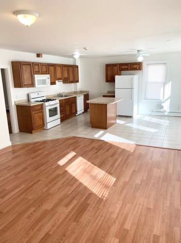 143 Tell St, Providence, RI 02909-1527