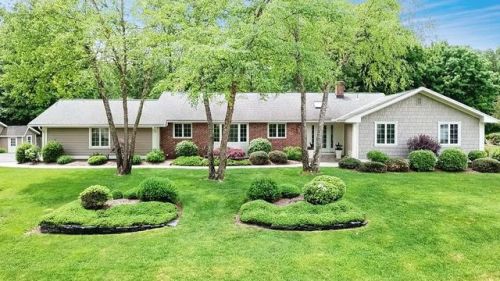 250 Twin Hills Dr, Springfield, MA 01106-2954