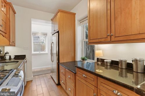 407 5 St, Washington DC 20003-2051 exterior