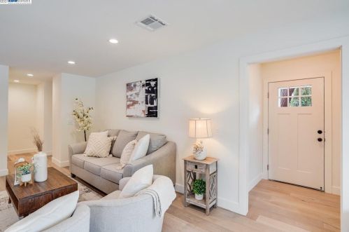 1867 Pleasant Hill Rd, Concord CA  94523-4040 exterior