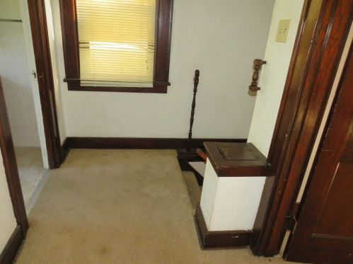 2634 Library Rd, Pittsburgh, PA 15234-3107