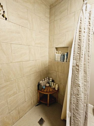 7 Holt St, Pittsburgh PA 15203-2450 exterior