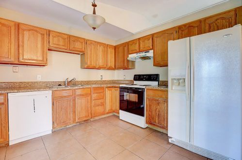 581 Ferris Dr, Fort Pierce FL 34983-8631 exterior