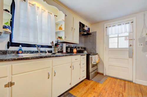 94 Hillcrest Ave, New Britain CT  06053-2539 exterior