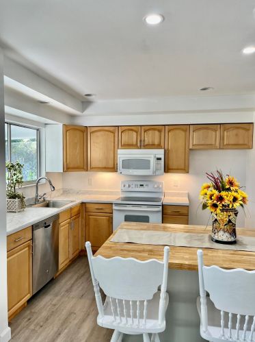 592 Whitmore Dr, Fort Pierce FL  34984-4570 exterior