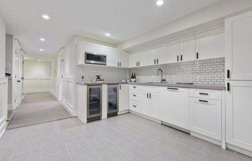 61 Elm St, Chicago IL 60610-2434 exterior