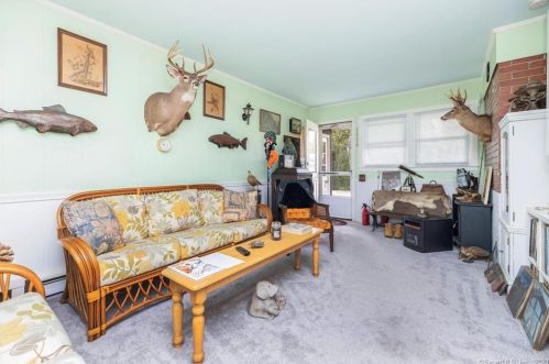 17 Shady Oak Dr, Enfield CT 06082-2311 exterior