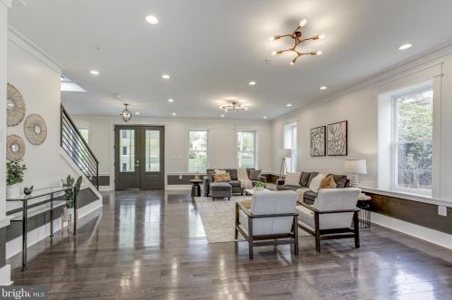 907 Gilbert Rd, Rockville MD  20851-1315 exterior