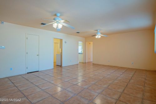 5860 Swan Rd, Tucson AZ 85718-5433 exterior