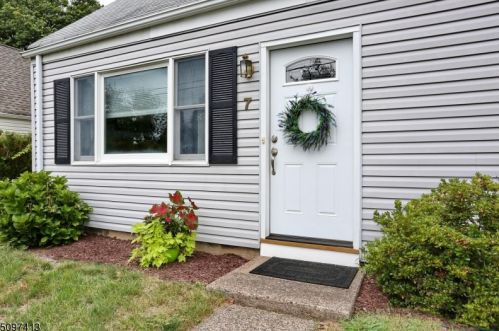 7 Cathy Ave, Paterson, NJ 07506-1001