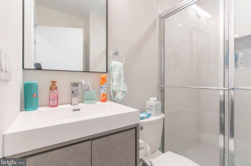 1958 8th St, Philadelphia PA 19122-2023 exterior