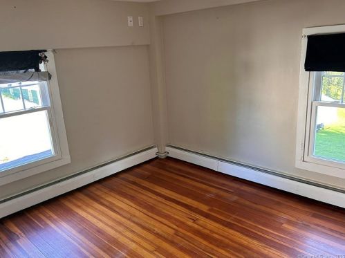 42 Riv St, Deep River CT 06417-1923 exterior