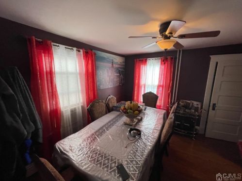 4 Columbus Ave, Edison NJ 08817-5240 exterior