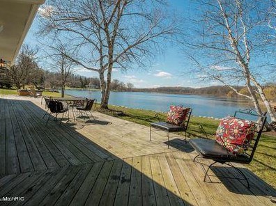 4206 Lk Frst Dr, Kalamazoo MI 49008-3309 exterior