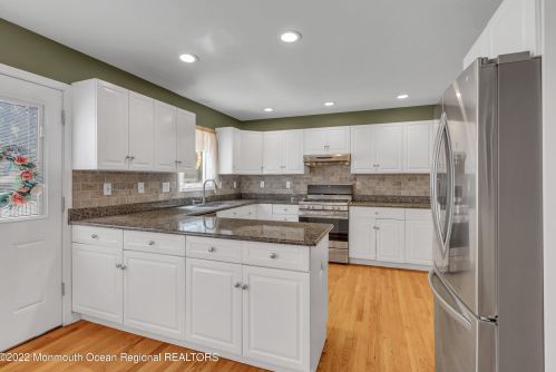 5 Dickens Ct, Jackson Twp NJ  08527-2844 exterior