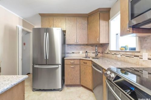 93 Fenimore St, Valley Stream NY 11580-3408 exterior