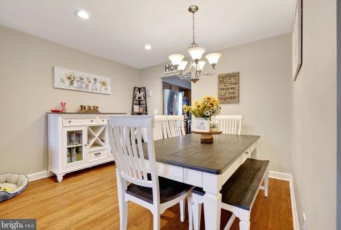 18 Stafford Ct, Trenton NJ 08690-3318 exterior