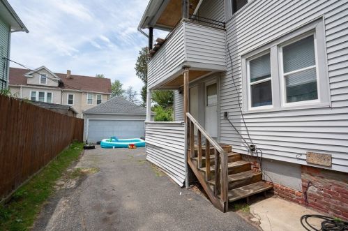 610 Dickinson St, Springfield MA  01108-3102 exterior