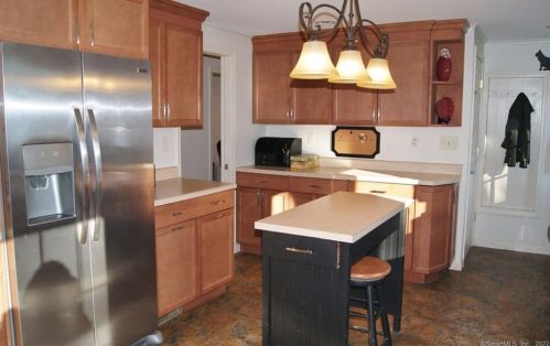 86 Grn Hl Rd, Deep River CT 06419-2412 exterior