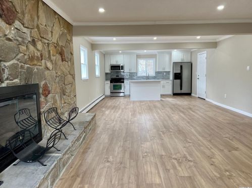 16 Kime Ave, Babylon, NY 11703-3315