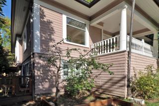 2699 Ravensview Dr, Portland, OR 97201-1783