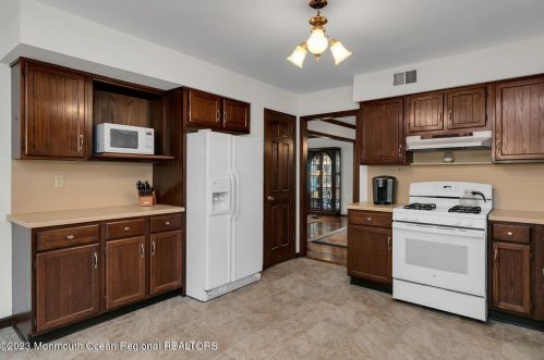 99 4 Winds Dr, Middletown NJ 07748-3134 exterior