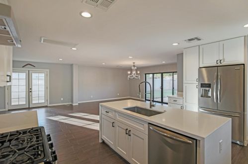 2928 18 Ave, Phoenix AZ 85015-5247 exterior